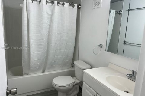 Condominio en venta en Hialeah Gardens, Florida, 2 dormitorios, 89.19 m2 № 1924586 - foto 15