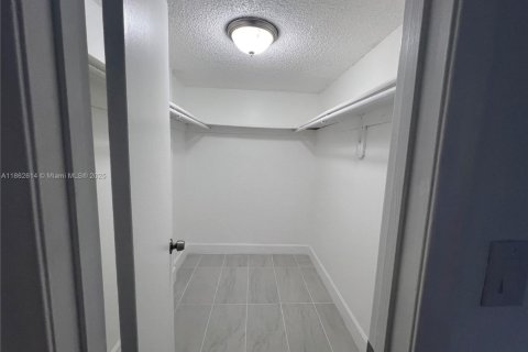 Condominio en venta en Hialeah Gardens, Florida, 2 dormitorios, 89.19 m2 № 1924586 - foto 21