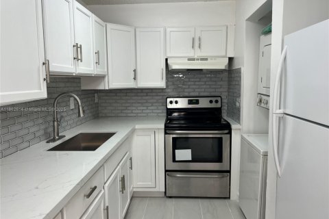 Condominio en venta en Hialeah Gardens, Florida, 2 dormitorios, 89.19 m2 № 1924586 - foto 13