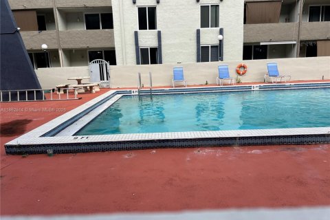 Condominio en venta en Hialeah Gardens, Florida, 2 dormitorios, 89.19 m2 № 1924586 - foto 27