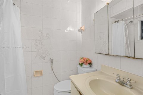 Condo in Miami, Florida, 3 bedrooms  № 1889430 - photo 19