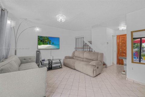 Condo in Miami, Florida, 3 bedrooms  № 1889430 - photo 5