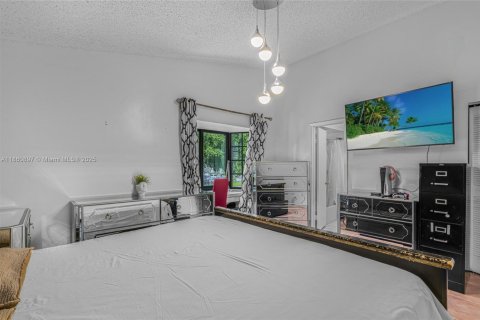 Condo in Miami, Florida, 3 bedrooms  № 1889430 - photo 18