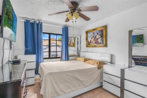 Condo in Miami, Florida, 3 bedrooms  № 1889430 - photo 14