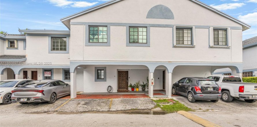 Condo in Miami, Florida, 3 bedrooms  № 1889430