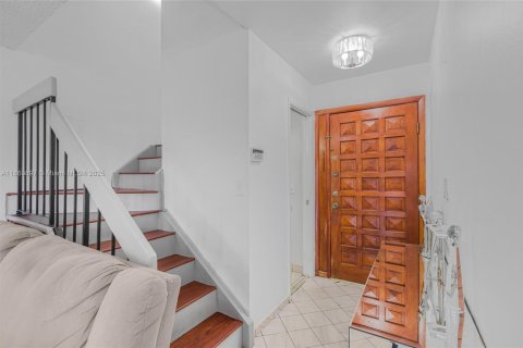 Condo in Miami, Florida, 3 bedrooms  № 1889430 - photo 4