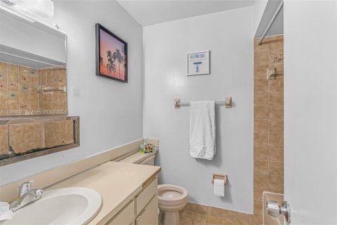 Condo in Miami, Florida, 3 bedrooms  № 1889430 - photo 16
