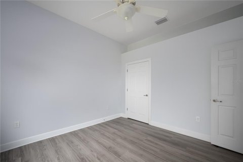 Casa en venta en Port Charlotte, Florida, 4 dormitorios, 219.99 m2 № 1903191 - foto 30
