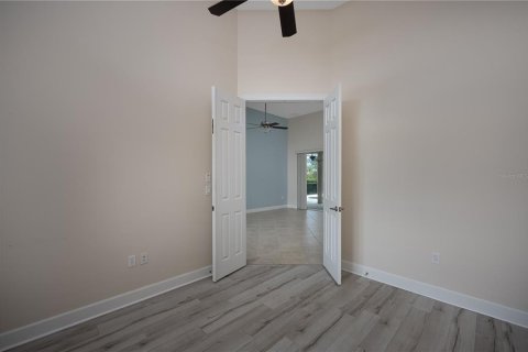 Casa en venta en Port Charlotte, Florida, 4 dormitorios, 219.99 m2 № 1903191 - foto 25