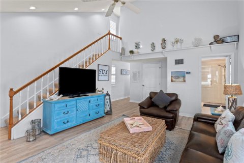 House in Madeira Beach, Florida 2 bedrooms, 130.43 sq.m. № 2148480 - photo 23