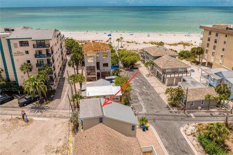 House in Madeira Beach, Florida 2 bedrooms, 130.43 sq.m. № 2148480 - photo 3
