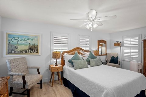 House in Madeira Beach, Florida 2 bedrooms, 130.43 sq.m. № 2148480 - photo 18