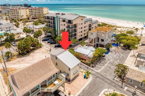 House in Madeira Beach, Florida 2 bedrooms, 130.43 sq.m. № 2148480 - photo 2