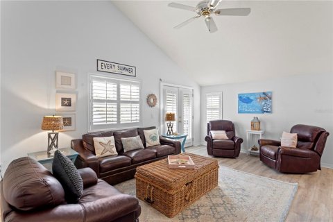 House in Madeira Beach, Florida 2 bedrooms, 130.43 sq.m. № 2148480 - photo 20