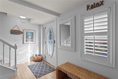 House in Madeira Beach, Florida 2 bedrooms, 130.43 sq.m. № 2148480 - photo 8