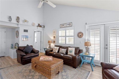 House in Madeira Beach, Florida 2 bedrooms, 130.43 sq.m. № 2148480 - photo 24