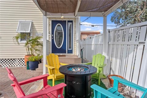 House in Madeira Beach, Florida 2 bedrooms, 130.43 sq.m. № 2148480 - photo 7