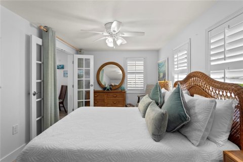 House in Madeira Beach, Florida 2 bedrooms, 130.43 sq.m. № 2148480 - photo 19