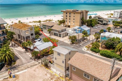 House in Madeira Beach, Florida 2 bedrooms, 130.43 sq.m. № 2148480 - photo 4