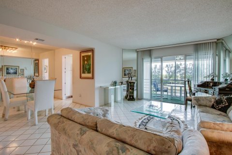Condo in Lake Worth, Florida, 2 bedrooms  № 1998467 - photo 30