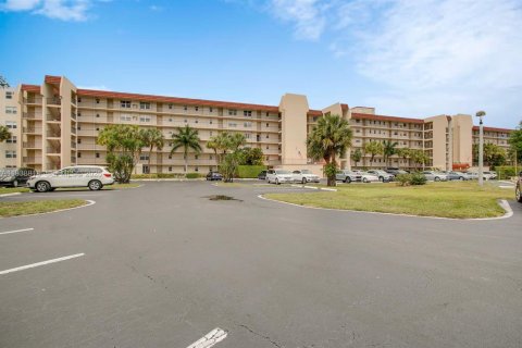 Condo in Lake Worth, Florida, 2 bedrooms  № 1998467 - photo 18