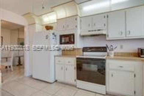 Condominio en Lake Worth, Florida, 2 dormitorios  № 1998467