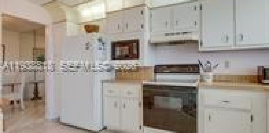 Condominio en Lake Worth, Florida, 2 dormitorios № 1998467