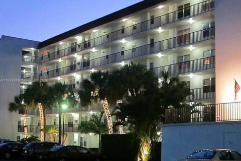 Condo in Lake Worth, Florida, 2 bedrooms  № 1998467 - photo 21