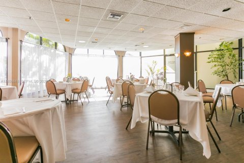 Condo in Lake Worth, Florida, 2 bedrooms  № 1998467 - photo 26