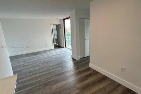 Condo in Miami, Florida, 2 bedrooms  № 1790907 - photo 4