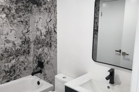 Condo in Miami, Florida, 2 bedrooms  № 1790907 - photo 5