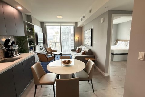 Condo in Miami, Florida, 1 bedroom  № 1955098 - photo 1