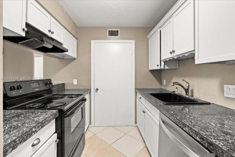 Copropriété à louer à Boynton Beach, Floride: 2 chambres, 70.42 m2 № 2086014 - photo 10