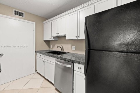 Copropriété à louer à Boynton Beach, Floride: 2 chambres, 70.42 m2 № 2086014 - photo 11