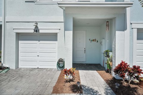 Adosado en venta en Stuart, Florida, 3 dormitorios, 137.03 m2 № 2077853 - foto 2