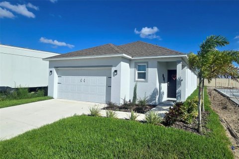 House in Haines City, Florida 3 bedrooms, 156.08 sq.m. № 1877273 - photo 1