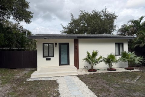 Villa ou maison à vendre à Fort Lauderdale, Floride: 2 chambres, 81.01 m2 № 1967025 - photo 2