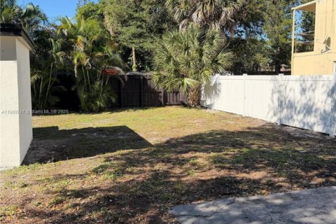 House in Fort Lauderdale, Florida 2 bedrooms, 81.01 sq.m. № 1967025 - photo 19