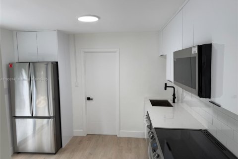 Villa ou maison à vendre à Fort Lauderdale, Floride: 2 chambres, 81.01 m2 № 1967025 - photo 7