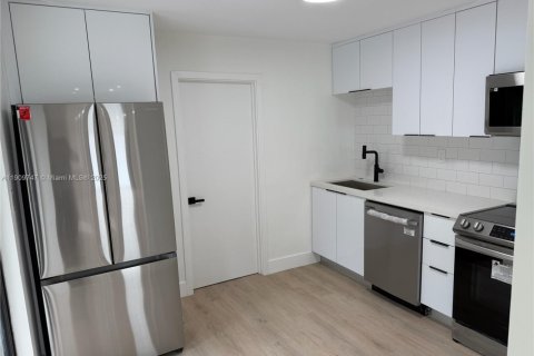 Villa ou maison à vendre à Fort Lauderdale, Floride: 2 chambres, 81.01 m2 № 1967025 - photo 6