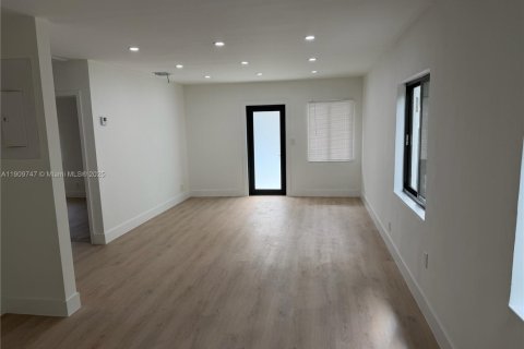Villa ou maison à vendre à Fort Lauderdale, Floride: 2 chambres, 81.01 m2 № 1967025 - photo 4