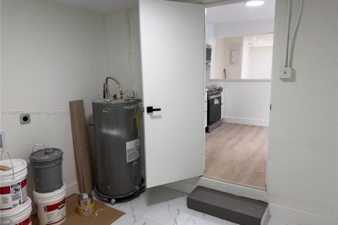 Villa ou maison à vendre à Fort Lauderdale, Floride: 2 chambres, 81.01 m2 № 1967025 - photo 17