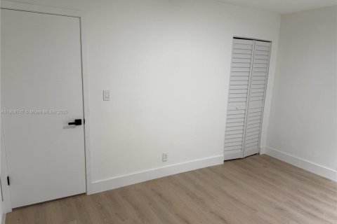 Villa ou maison à vendre à Fort Lauderdale, Floride: 2 chambres, 81.01 m2 № 1967025 - photo 10