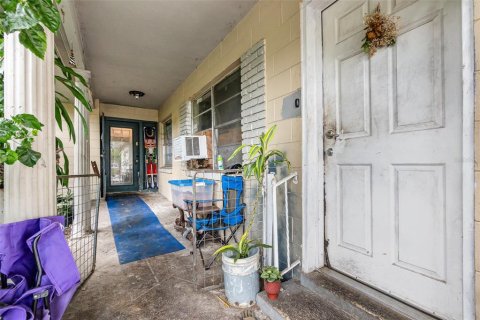 House in Orlando, Florida 5 bedrooms, 215.9 sq.m. № 1868998 - photo 4