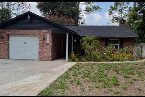 Casa en venta en Altoona, Florida, 2 dormitorios, 115.66 m2 № 1816947 - foto 1