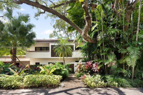 House in Coral Gables, Florida 4 bedrooms, 412.67 sq.m. № 2076188