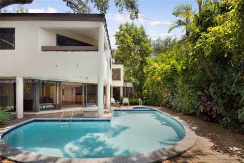 House in Coral Gables, Florida 4 bedrooms, 412.67 sq.m. № 2076188 - photo 4