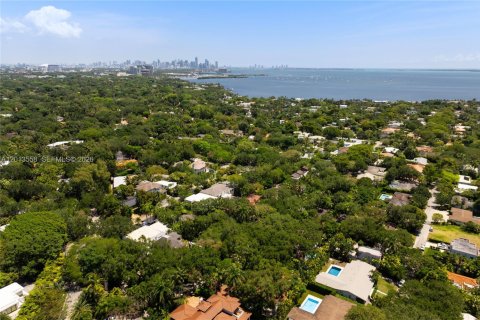 House in Coral Gables, Florida 4 bedrooms, 412.67 sq.m. № 2076188 - photo 23