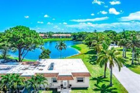 Townhouse in Deerfield Beach, Florida 2 bedrooms, 111.48 sq.m. № 2180825