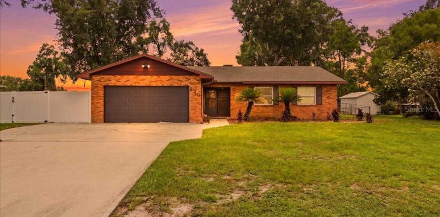 House in Lakeland, Florida 3 bedrooms, 134.43 sq.m. № 2199939
